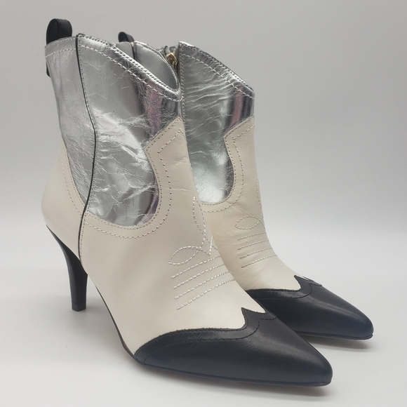 879- Vince Camuto Women's Ankle Boots NWT - Picture 1 of 11